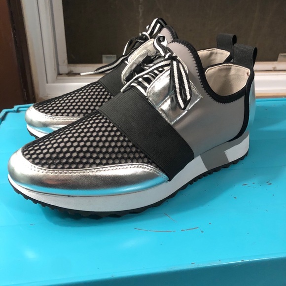 Steve Madden Artic Shoes - Size 8. - Picture 3 of 4
